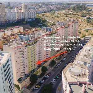 1-minute Walk To The Metro And 2 To The Supermarket Appartamento